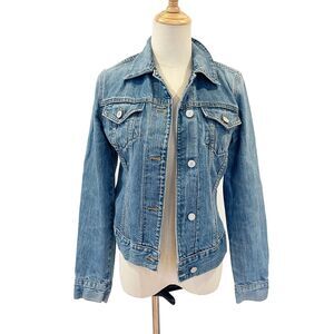 Gap Classic Denim Jacket Small 100% Cotton Trucker Everyday Essential